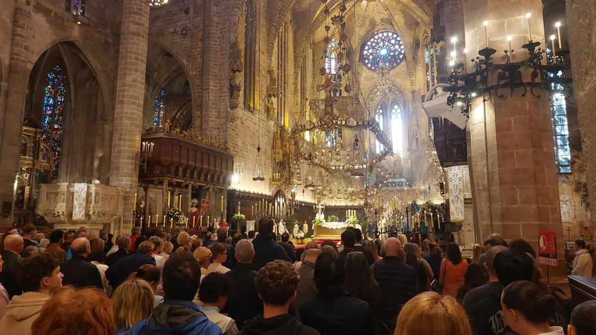 Taltavull insiste en "defender la vida" frente a "la cultura de la muerte" durante la misa de Pascua