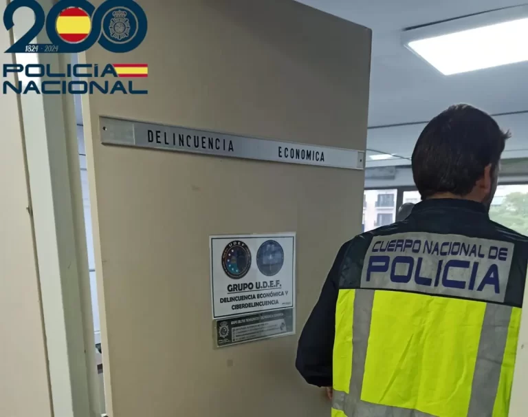 Pareja detenida en Palma por estafar 6.000 euros a un cliente bancario con un mensaje de texto