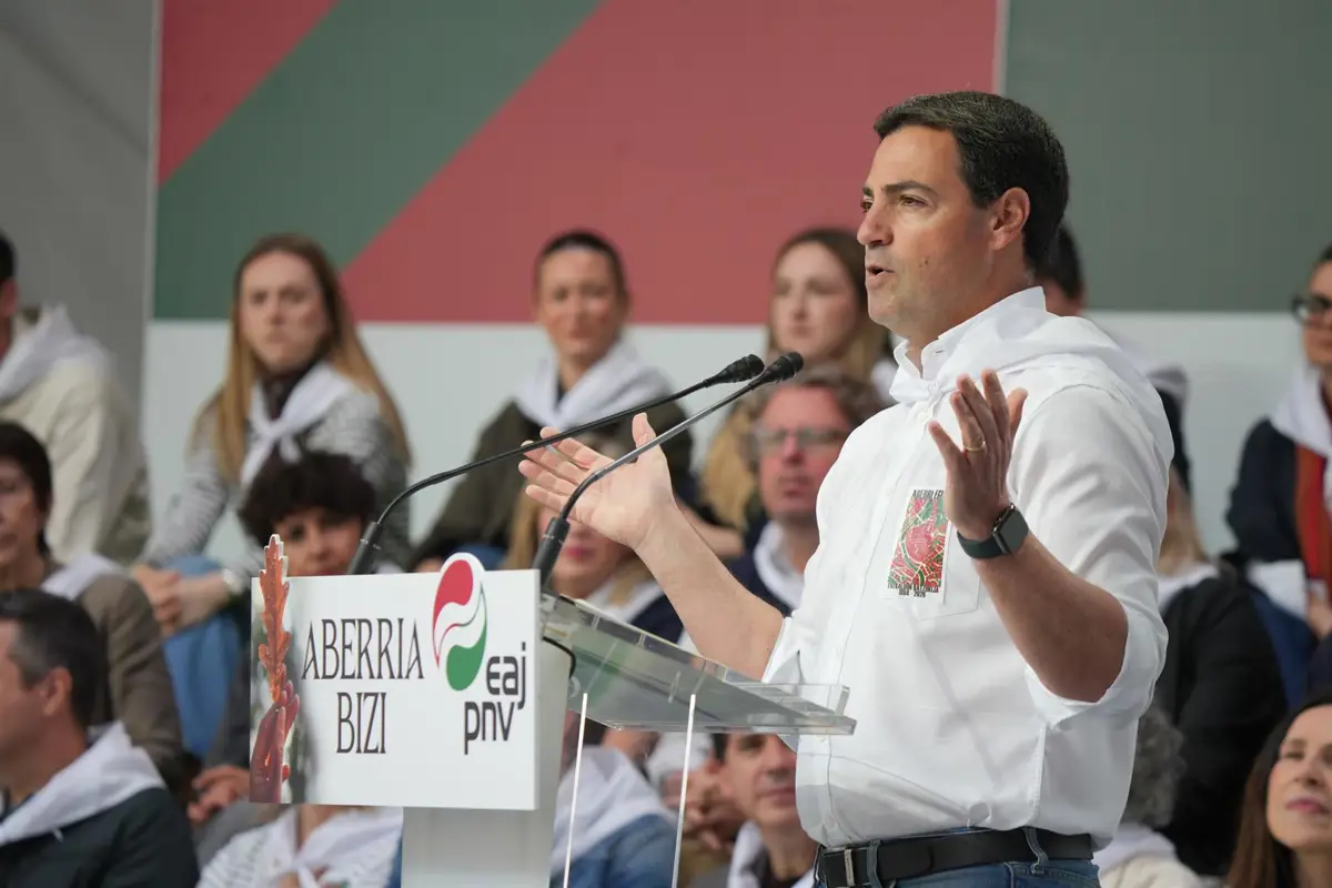 Pradales pide al PSE que aclare su postura sobre el autogobierno y a EH Bildu que defienda la
