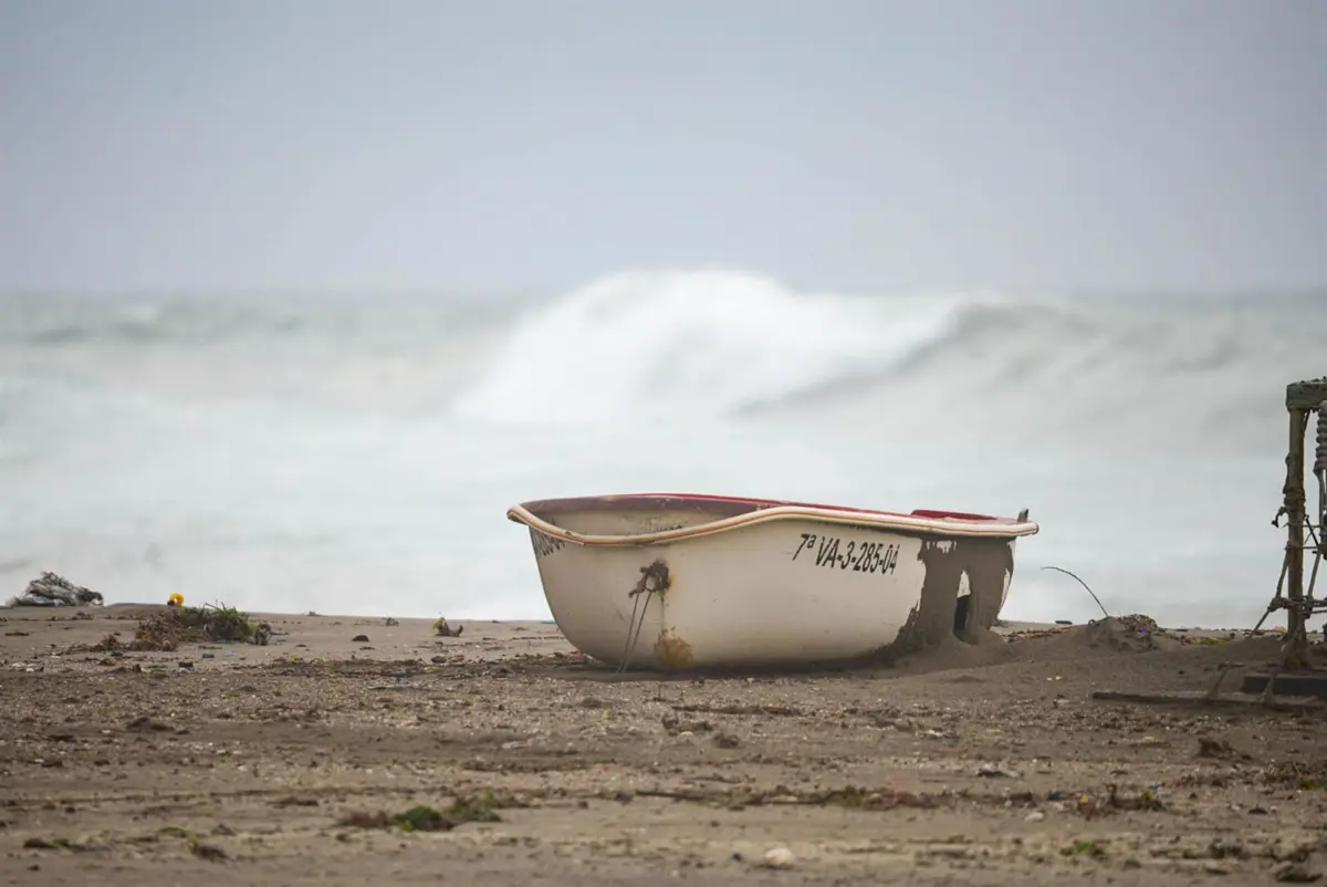 Aviso amarillo en Cádiz este lunes por viento y oleaje, con rachas de levante de hasta 80 km/h
