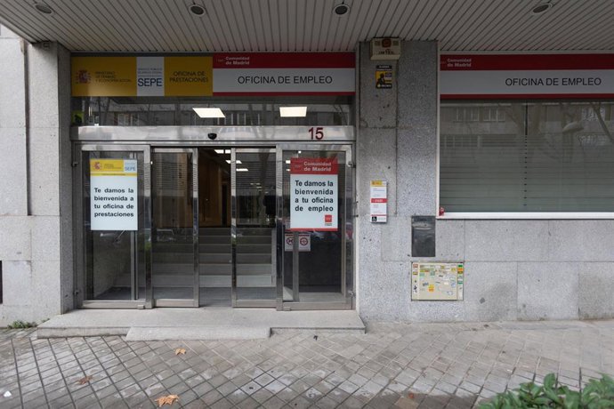 Archivo - Fachada de la oficina del INEM, a 4 de marzo de 2025, en Madrid (Espa&ntilde;a).