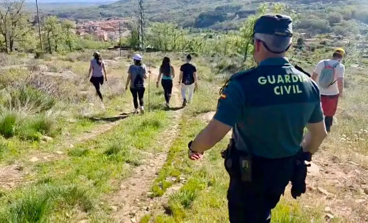 Equipos de actividades subacuáticas y montañesas participan en la búsqueda del desaparecido en