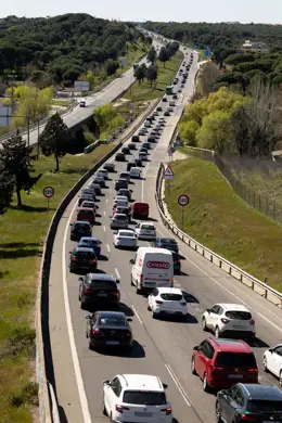 Tráfico denso en los accesos a Madrid durante el último día de la operación de Semana Santa