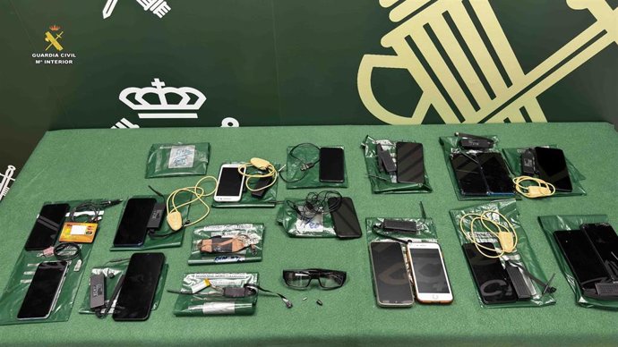 Detectan por primera vez el uso de 'gafas inteligentes' para el fraude en exámenes de conducir
