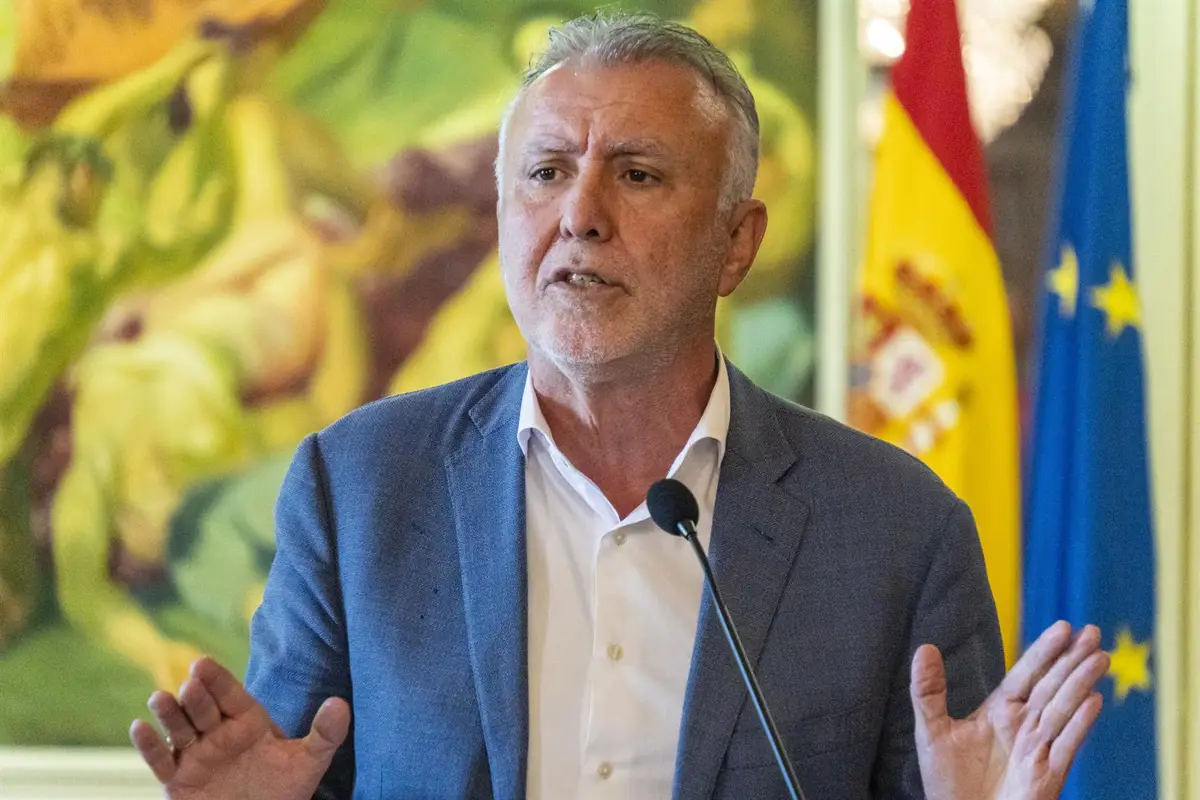 Torres confiesa que le "produce náuseas" oír a Abascal insultar a miembros del Gobierno