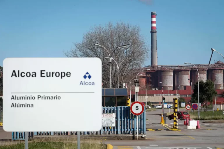 Alcoa obtiene 40 millones del Perte de Descarbonización para un horno de ánodos en San Cibrao