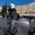 Detienen a un hombre de 89 años por herir a cinco personas en un tiroteo en Atenas