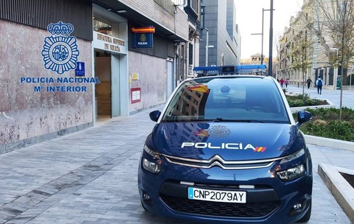 Archivo - Veh&iacute;culo de la Polic&iacute;a Nacional en la Jefatura Superior de Pamplona.