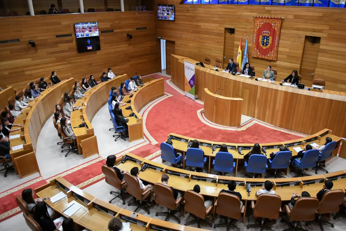 Estudiantes gallegos exigen en el Parlamento una educación digital "segura, justa y equitativa