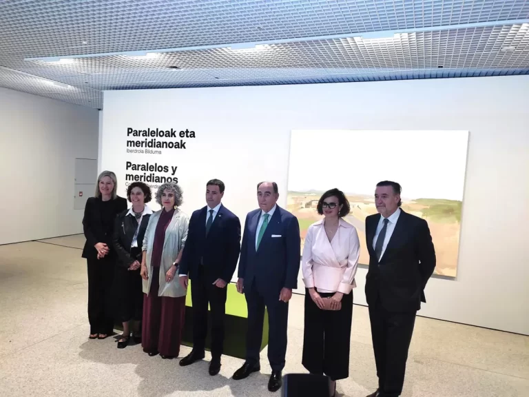 Galán y el Lehendakari abren en Bilbao la exposición 'Paralelos y meridianos. Colección
