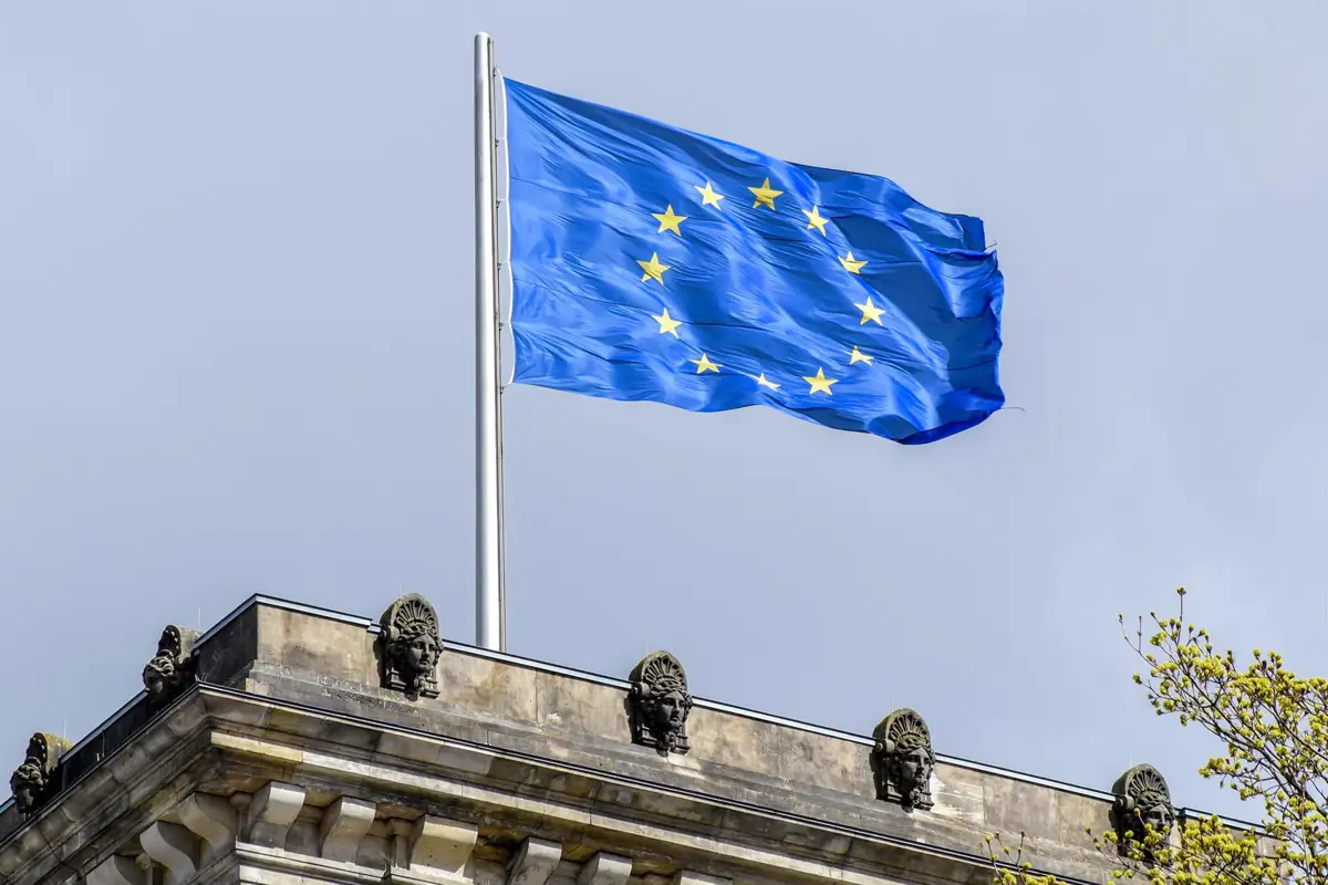 La UE advierte a Israel sobre sanciones por permitir que un buque ruso descargue grano ucraniano
