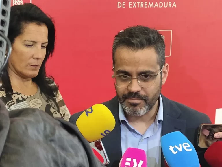 El PSOE señala el cambio "conservador" del nuevo gobierno de Guardiola, que no inspira "ilusión"