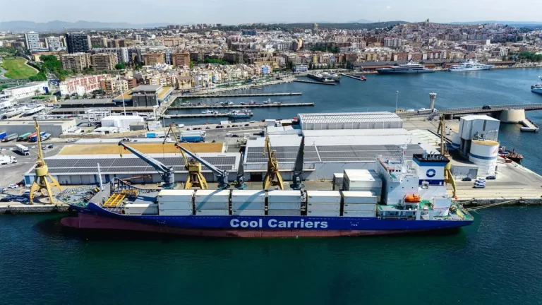 El puerto de Tarragona recibe la primera visita de un buque frigorífico de Nueva Zelanda