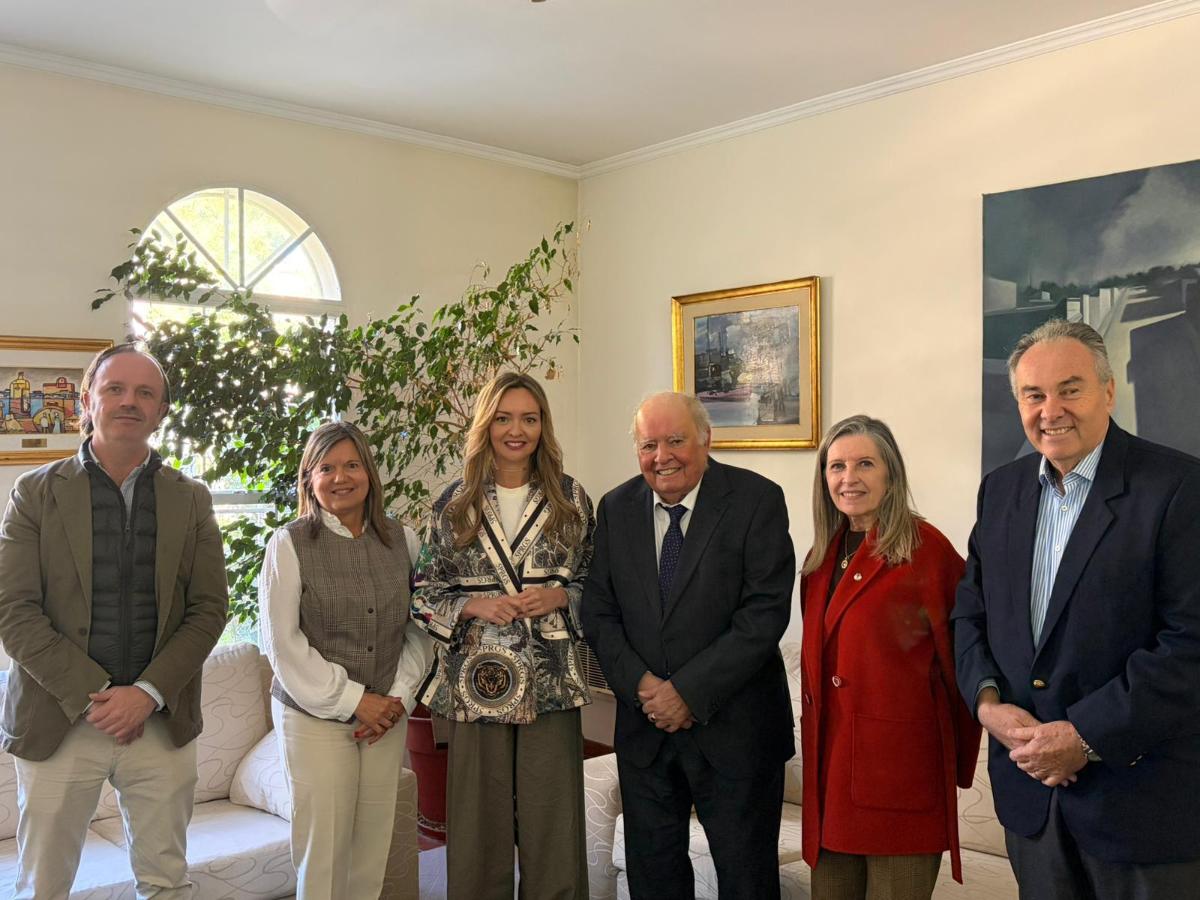 Fabiola García se reúne con la comunidad gallega en Uruguay y agradece su esfuerzo por mantener