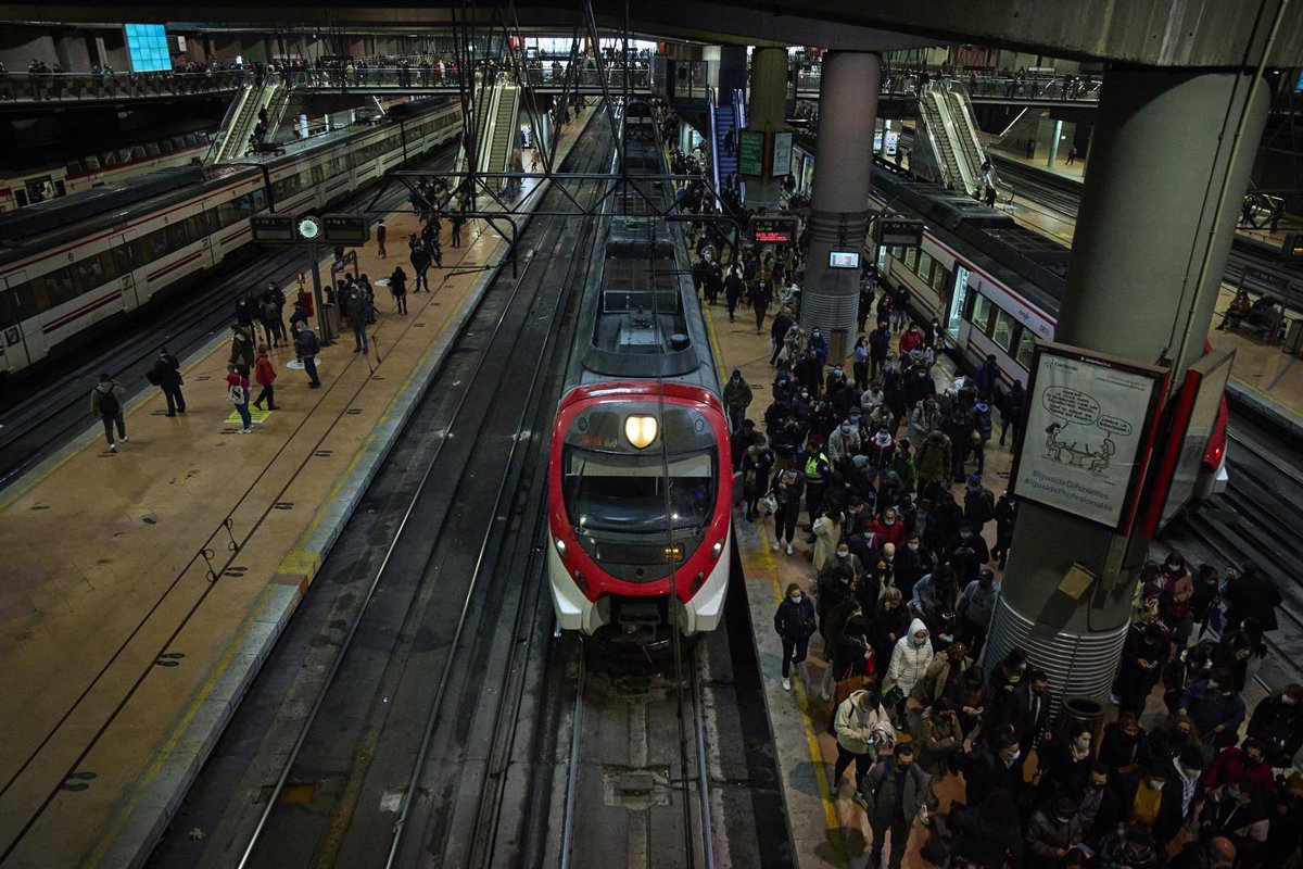 Retrasos de varias horas en Cercanías debido a un problema de señalización en Atocha