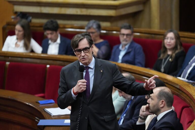 Illa subraya que la participación de los Mossos en las escuelas es de carácter voluntario frente