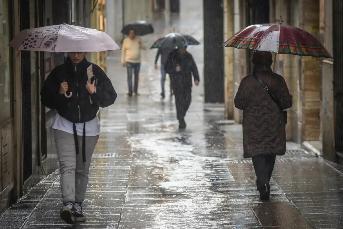 El 112 de Extremadura extiende la alerta amarilla por lluvias y tormentas en las Vegas del Guadiana