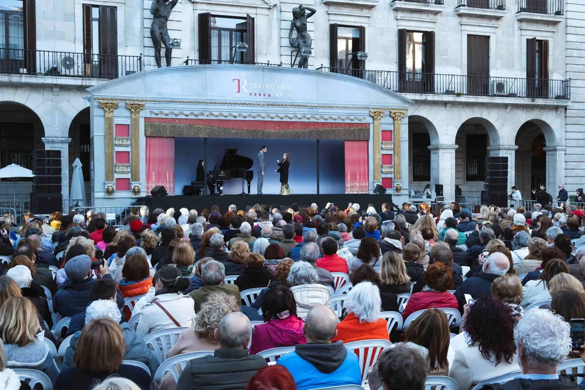 La carroza del Teatro Real ofrecerá un concierto lírico en la Plaza Porticada el 2 de mayo