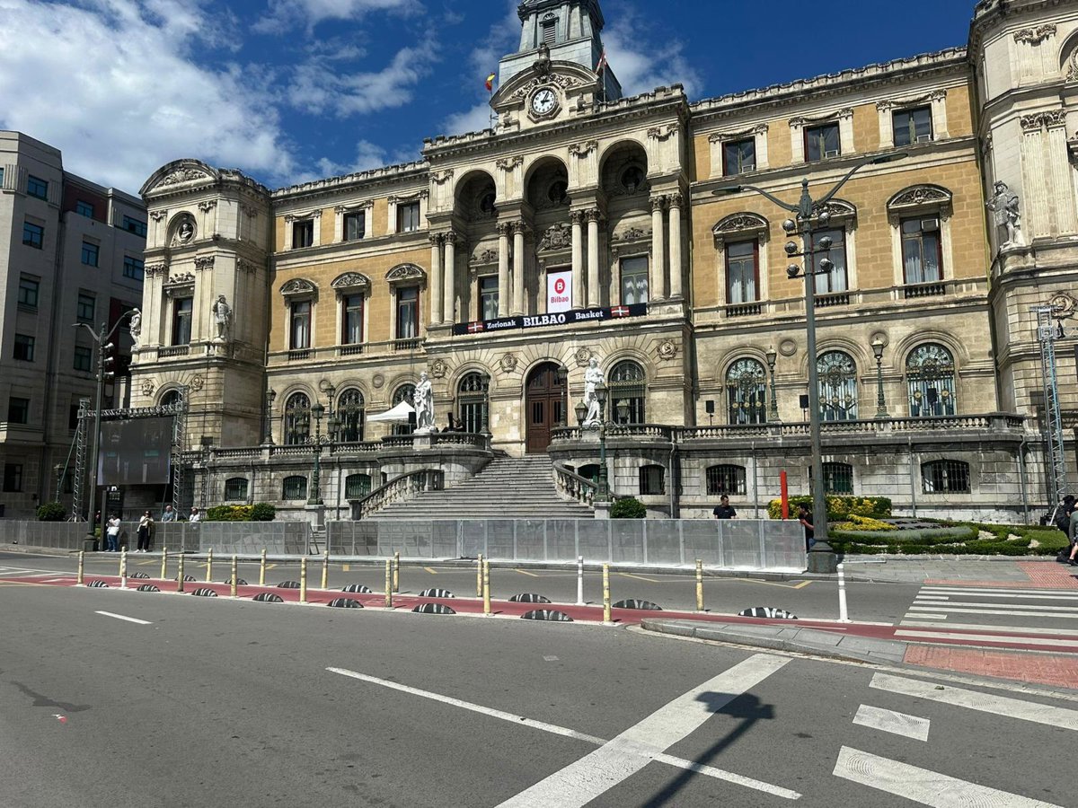 El Ayuntamiento de Bilbao organiza una gran recepción para el Bilbao Basket tras su victoria