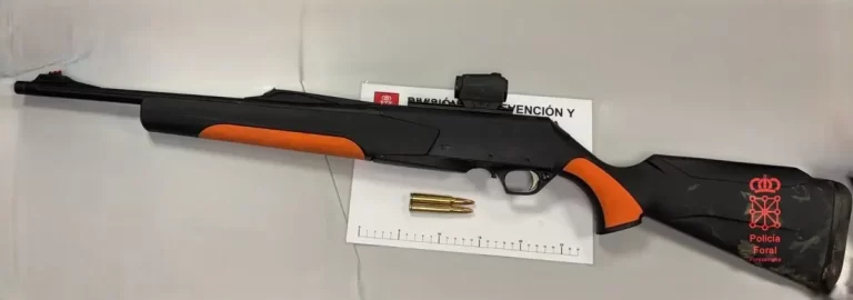 La Policía Foral confiscó un arma preparada para caza furtiva en un control en Alsasua