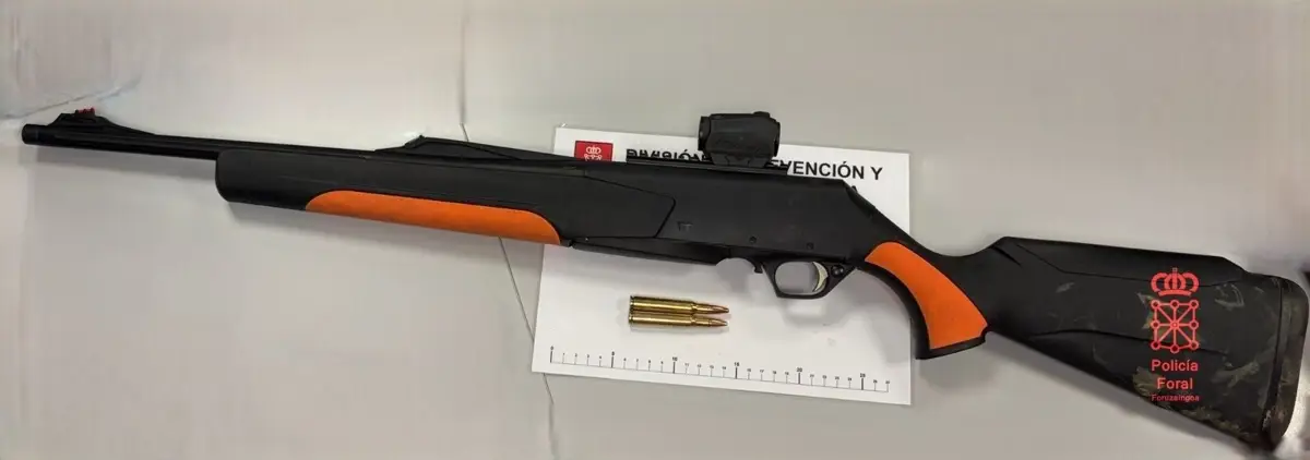 La Policía Foral confiscó un arma preparada para caza furtiva en un control en Alsasua