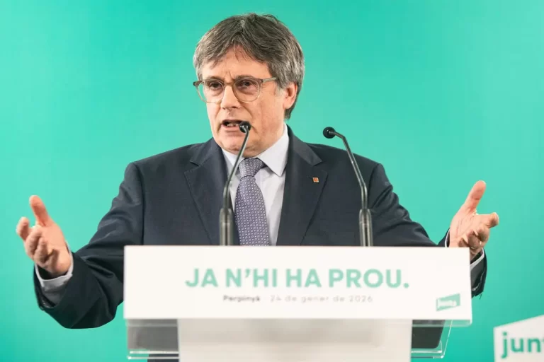 Junts denuncia la búsqueda de ingresos excesivos de los gobiernos socialistas y reclama bajar la