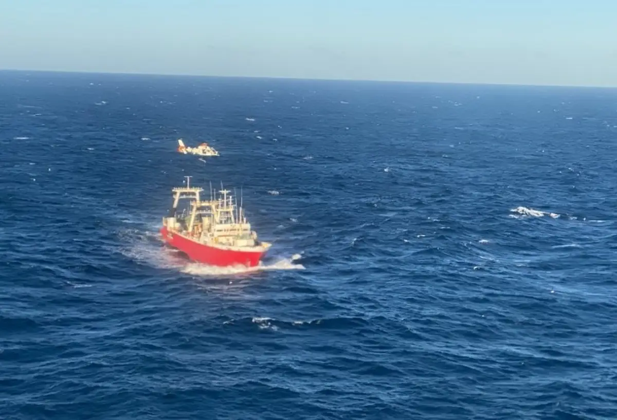 Evacuado frente a la costa argentina un marinero de un barco del grupo vigués Iberconsa con