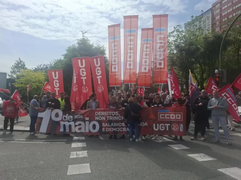 Miles de personas piden "salarios, vivienda y democracia" en la protesta de UGT y CCOO por el 1 de