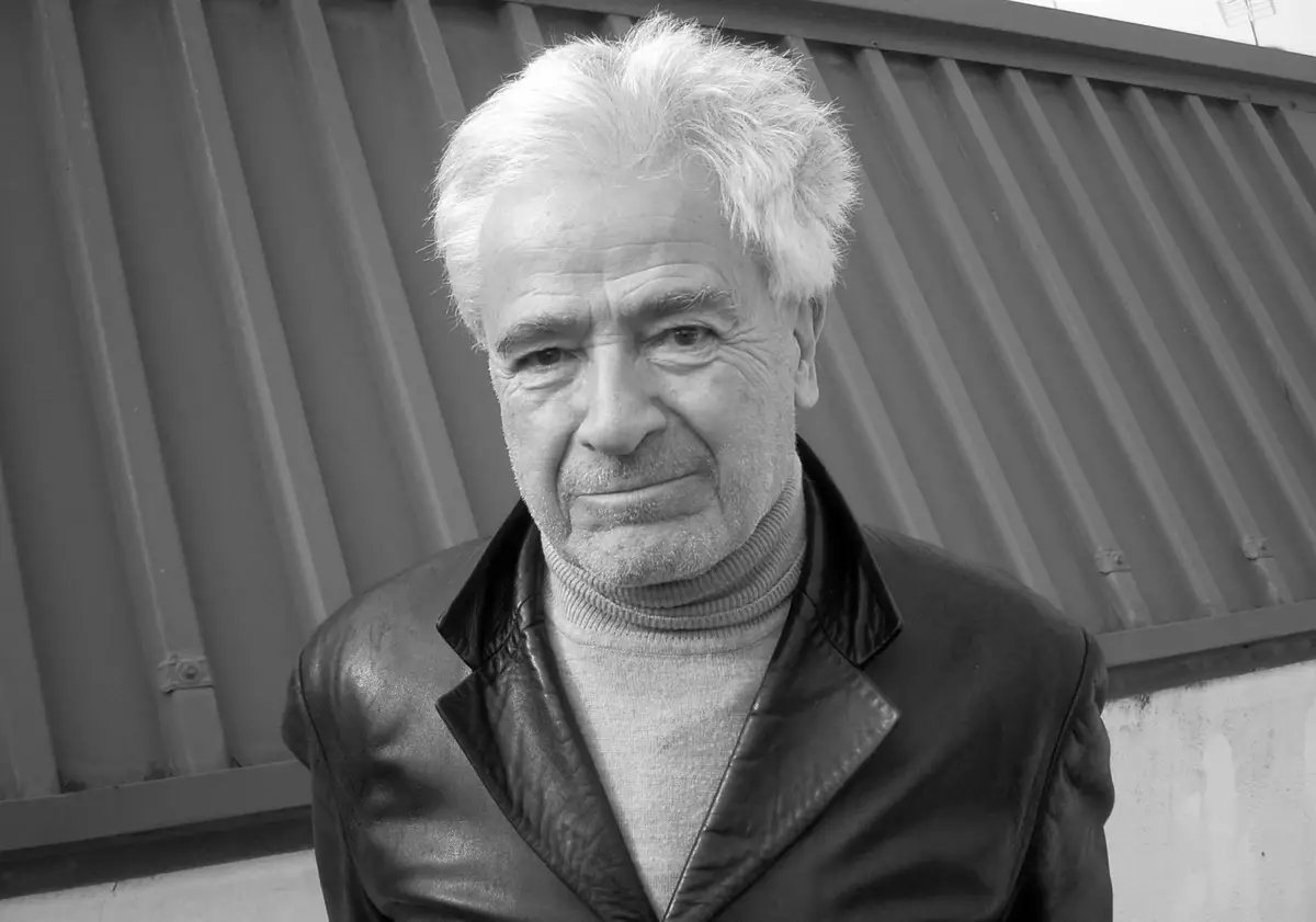 Fallece Cruz Novillo, destacado diseñador de logos como el puño y la rosa del PSOE y el escudo