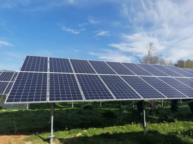 El Govern enfocará la instalación de paneles solares y baterías en suelos degradados e industrias