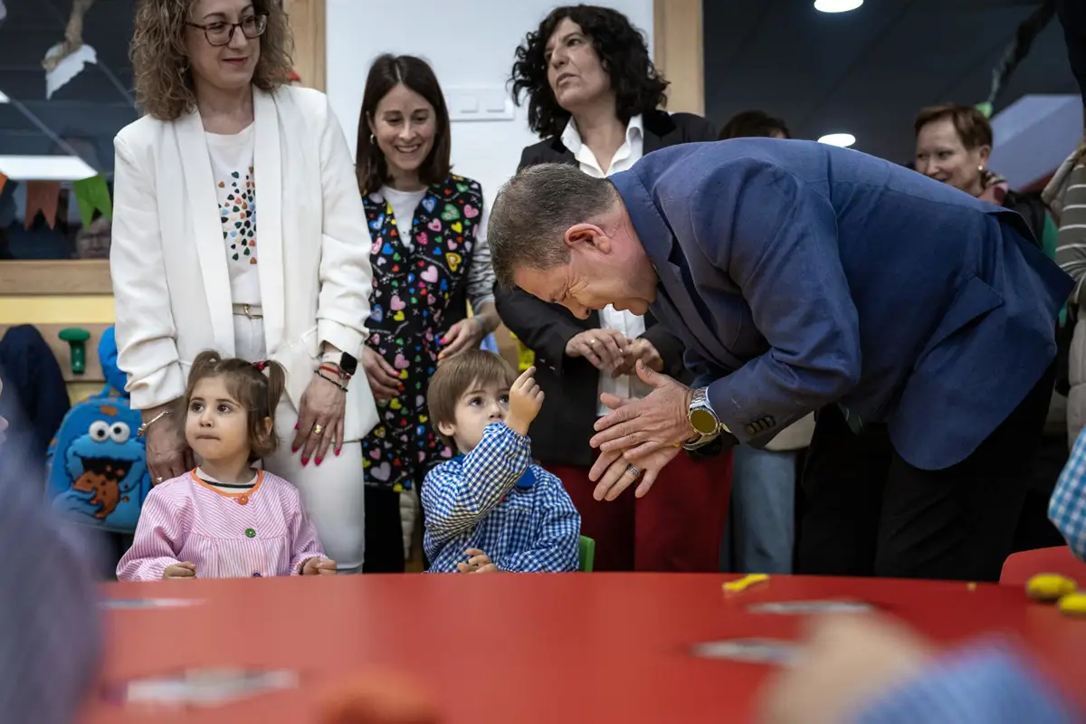 Mira inaugura la Escuela Infantil 'Primeros Pasos' con una capacidad para 20 niños