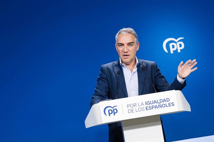 Archivo - El coordinador general del PP, El&iacute;as Bendodo, ofrece una rueda de prensa. Archivo.