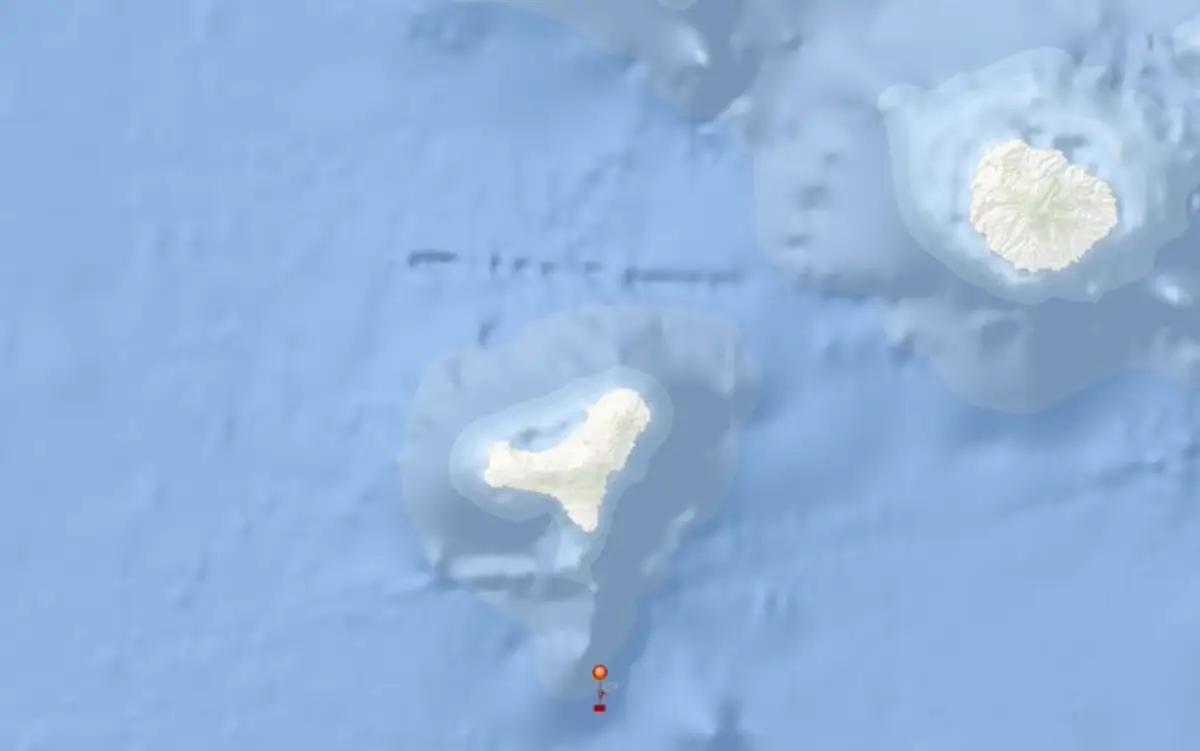 Rescatan un cayuco con 97 migrantes, entre ellos 20 bebés, cerca de El Hierro