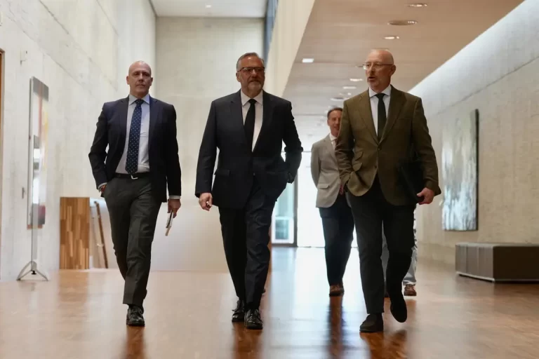 Pollán busca cerrar el pacto con el PP "cuanto antes", aunque considera difícil anticipar las
