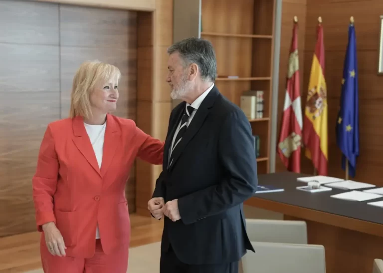 PP asegura colaborar con Vox para alcanzar un "buen acuerdo" en CyL, priorizando el contenido sobre