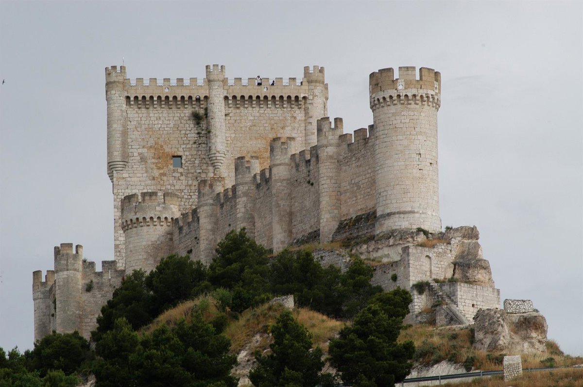 Turismo en Valladolid: una travesía entre castillos, literatura y el curso del Canal