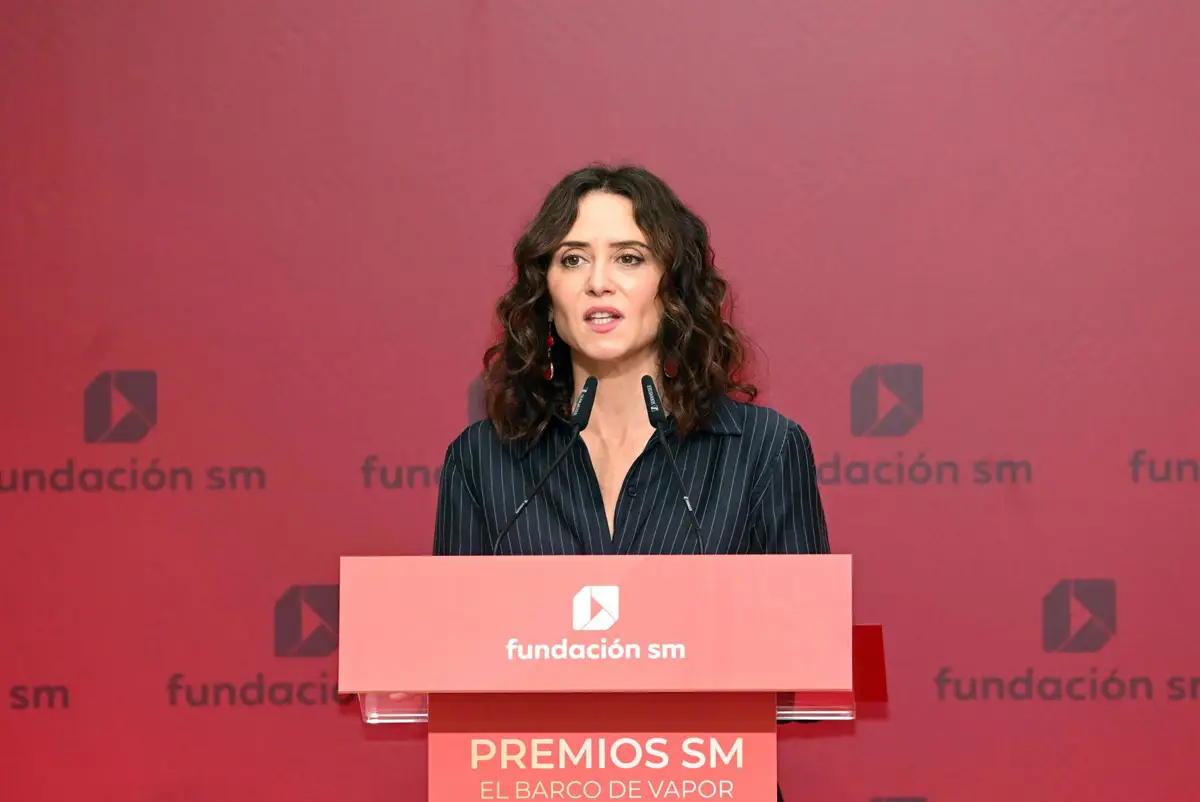 Ayuso relata que en México fue escoltada hasta el avión y el Gobierno no se interesó por su