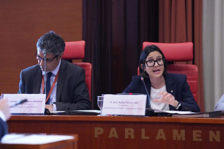 Parlon reconoce un error humano en la infiltración de los Mossos en una asamblea docente y pide