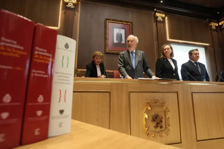 La RAE aprueba incluir los términos 'papón', 'bracero' y 'seise' en su diccionario español