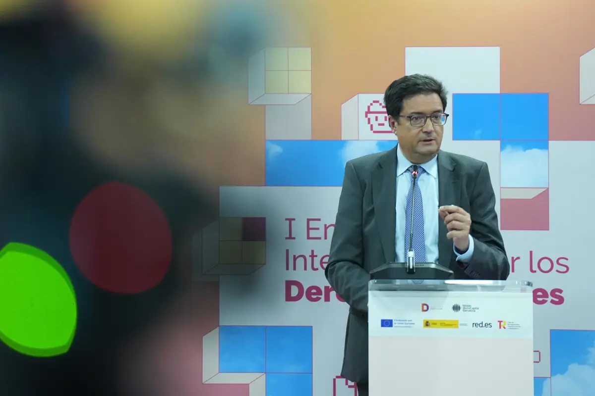 Óscar López sostiene que España es el centro de la revolución ética en inteligencia artificial.