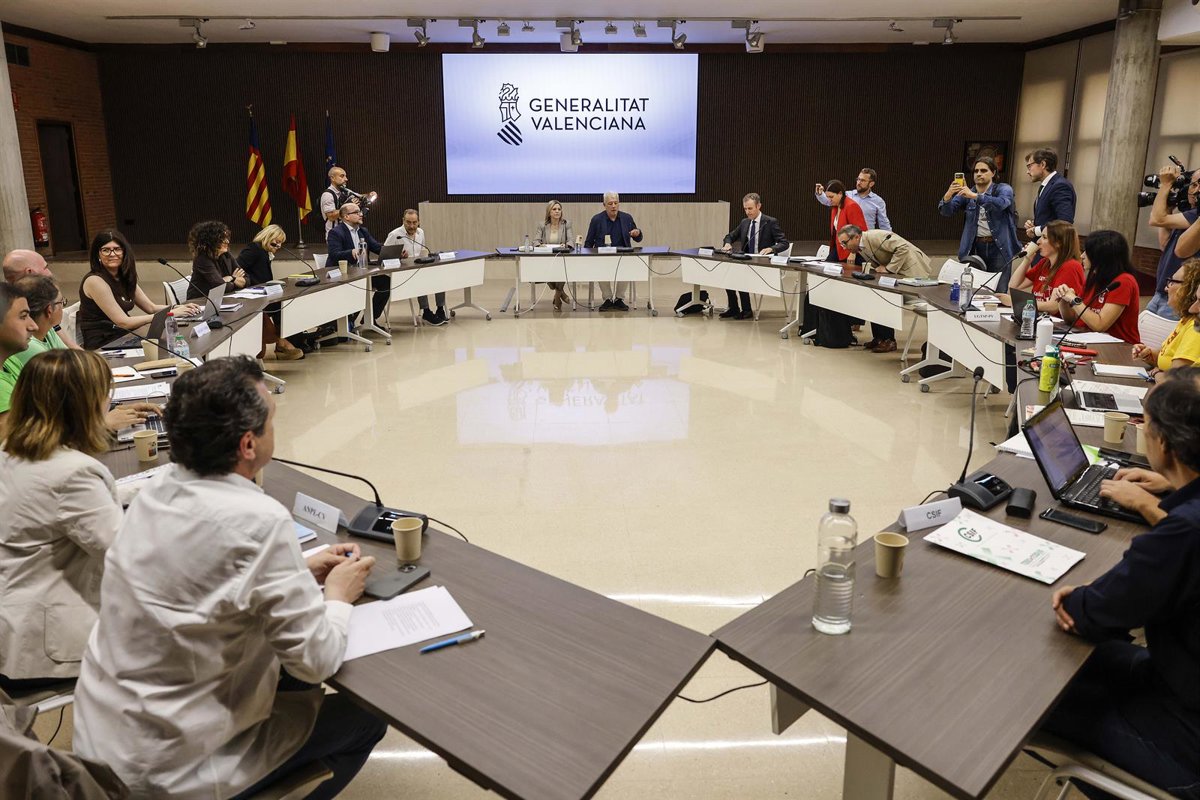 Educación aumenta la propuesta de salario para docentes a 200 euros mensuales hasta 2028