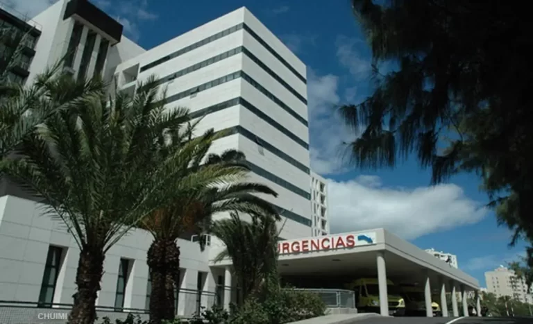 Detienen a un paciente en el Hospital Insular de Gran Canaria por amenazar e insultar al personal