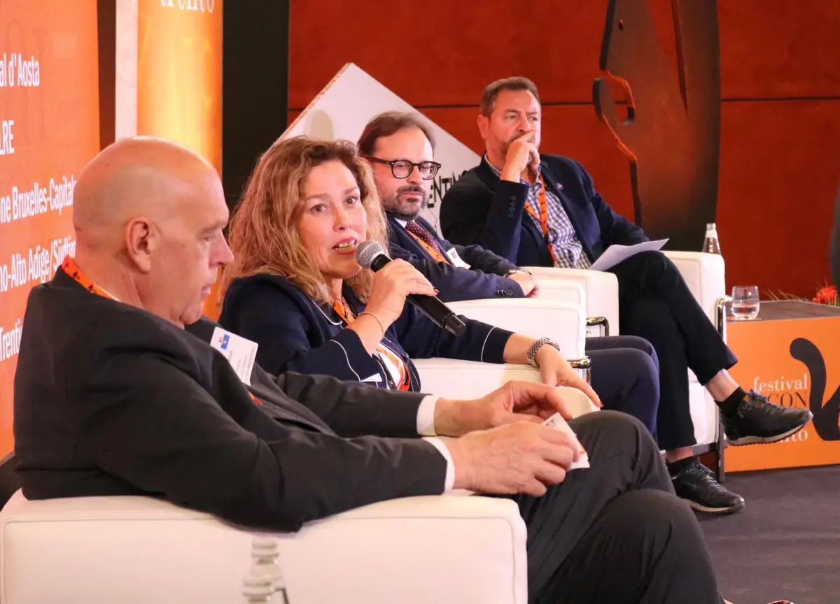 La presidenta del Parlamento canario solicita a Europa políticas más adaptadas a cada territorio