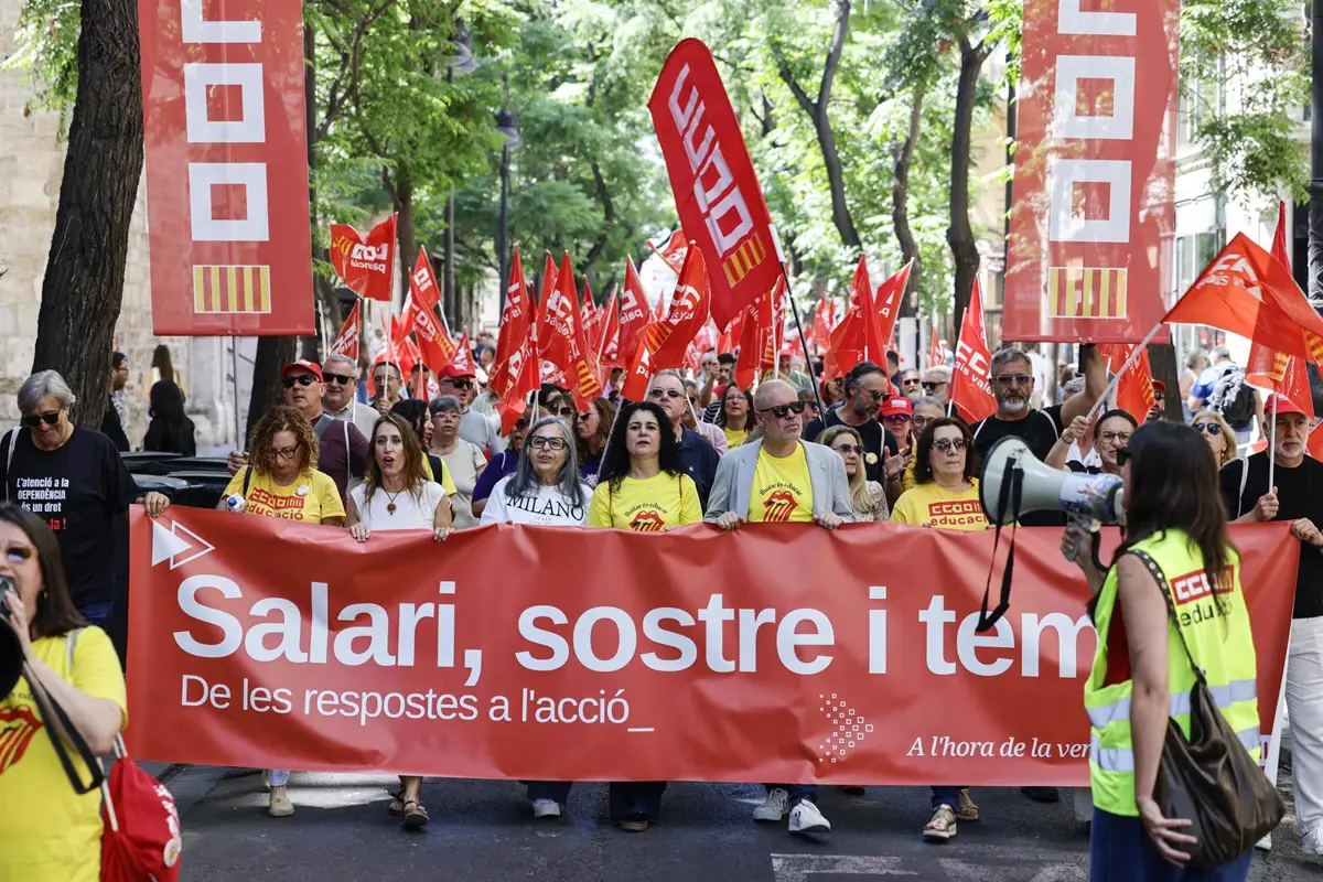 CCOO se moviliza en València para pedir al Consell y a la patronal mejoras en jornada, salarios y