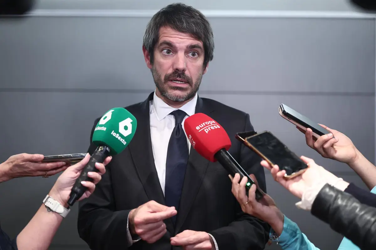 Urtasun señala a las bases de Sumar que el PSOE debe ofrecer medidas de regeneración efectivas