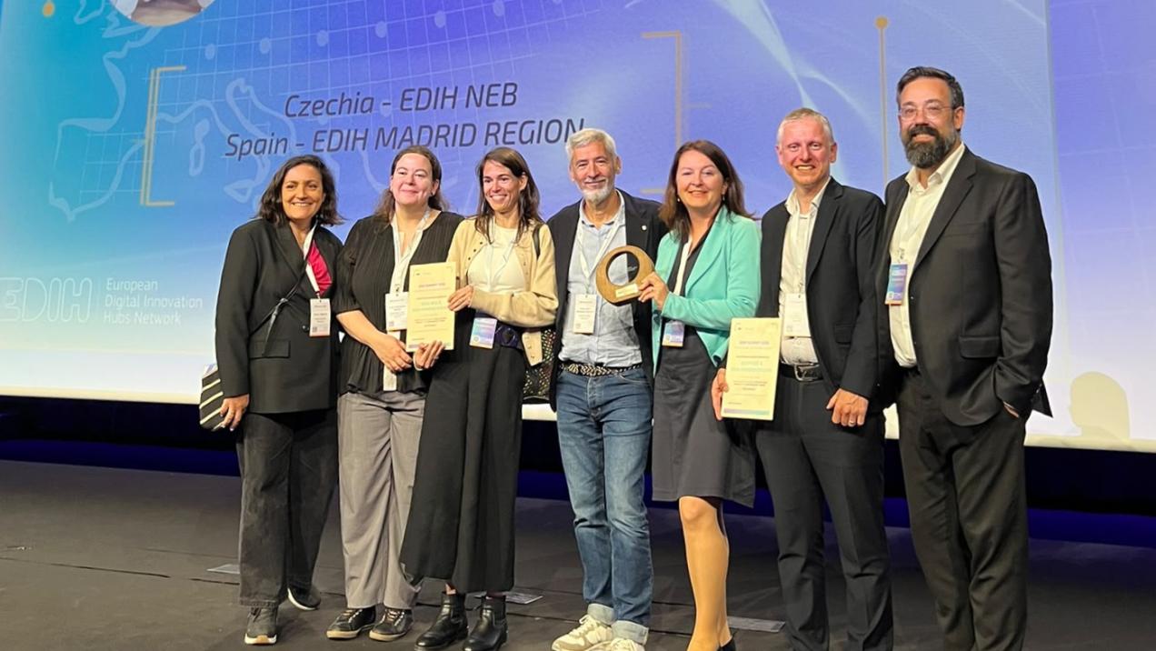 La Comunidad de Madrid recibe un premio por su innovador proyecto de robótica en atención