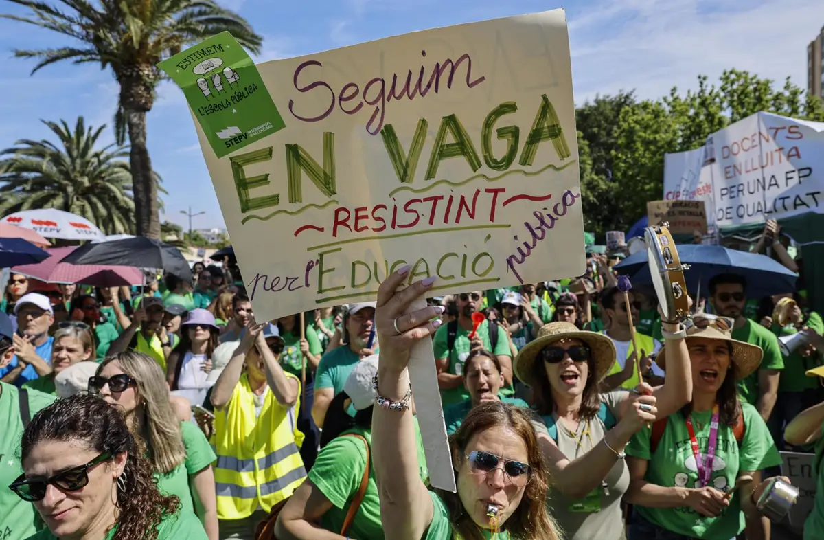 La huelga indefinida en la enseñanza valenciana cumple cuatro semanas, líderes escolares critican