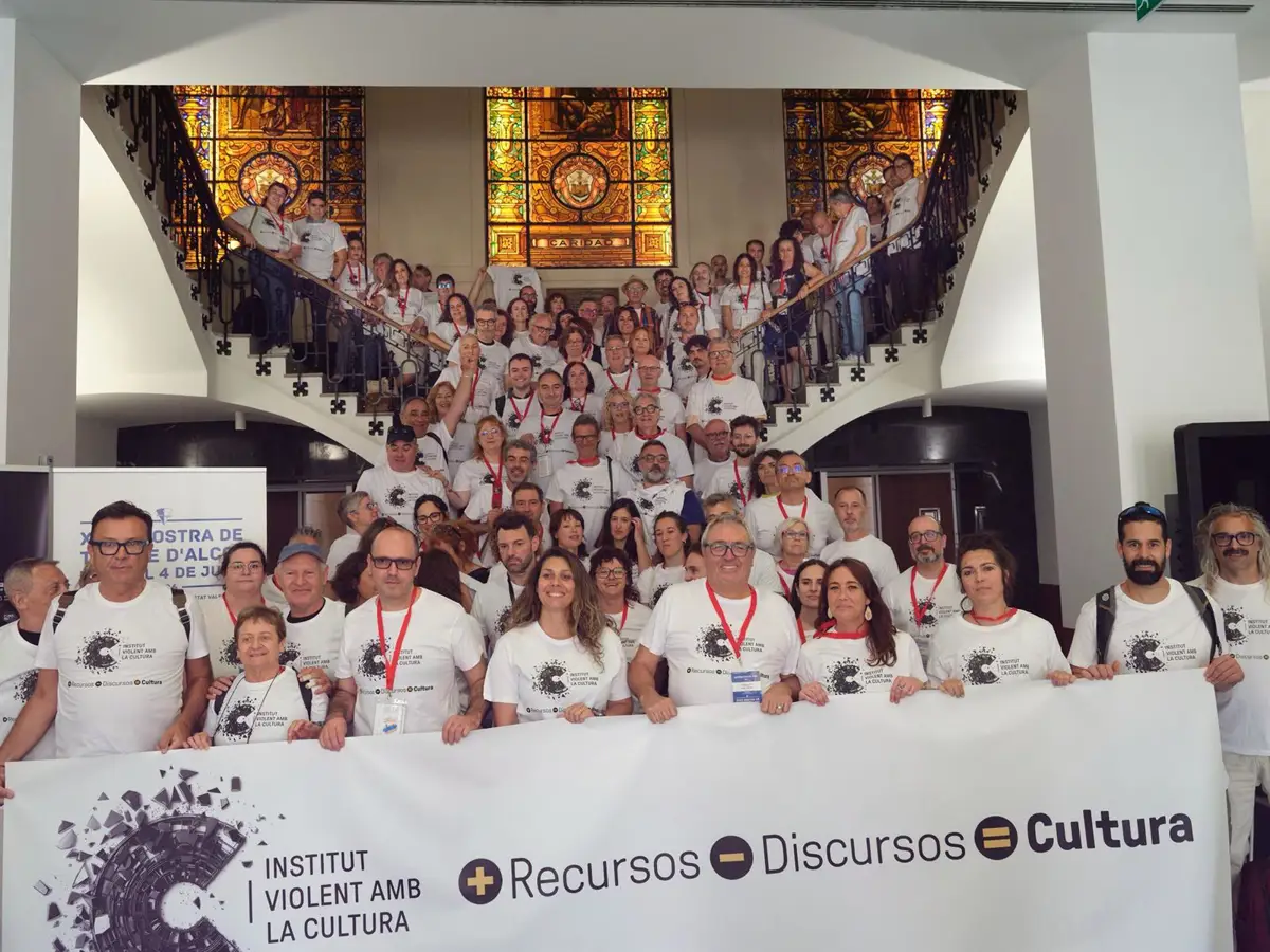 Entidades de artes escénicas en la Mostra d'Alcoi denuncian que sufren por los recortes en