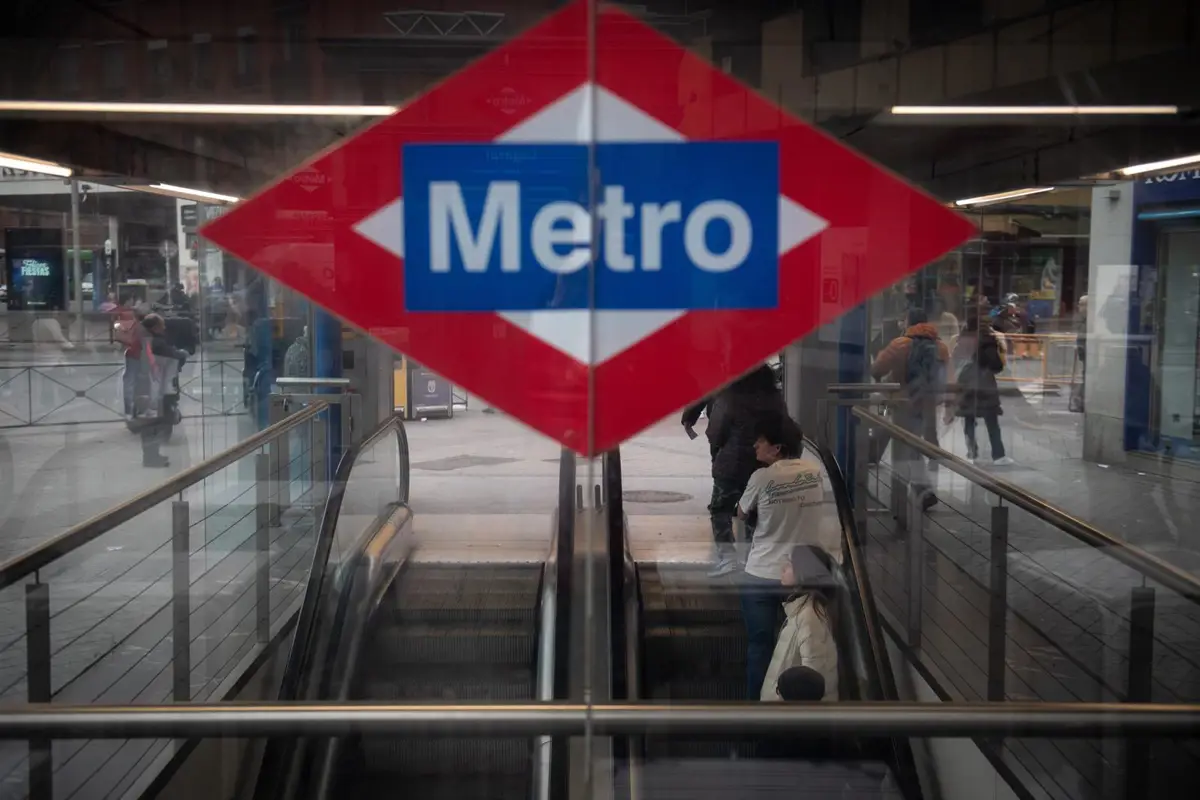 Metro añade 40 unidades de refrigeración en 20 estaciones de las líneas 1 y 5 para mejorar el