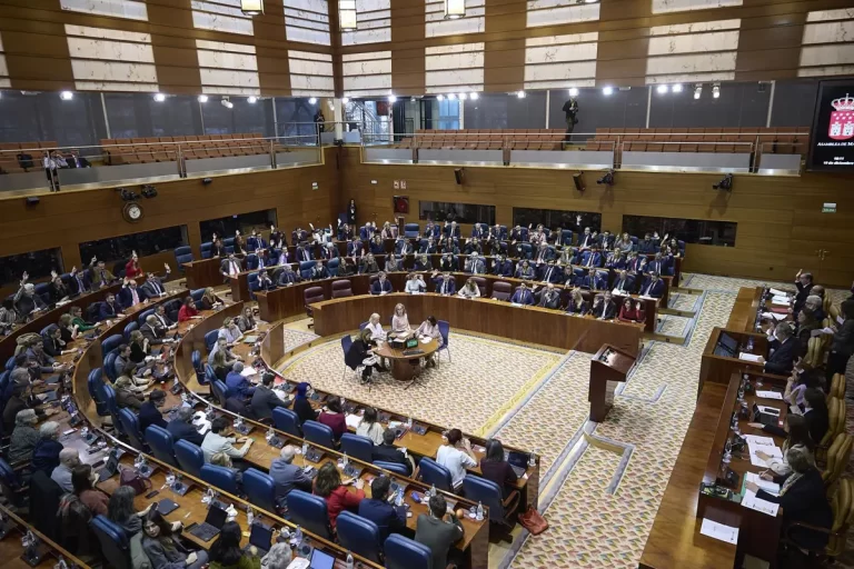 Aprobada la ley de vivienda que promueve mayor construcción y más pisos protegidos en la región